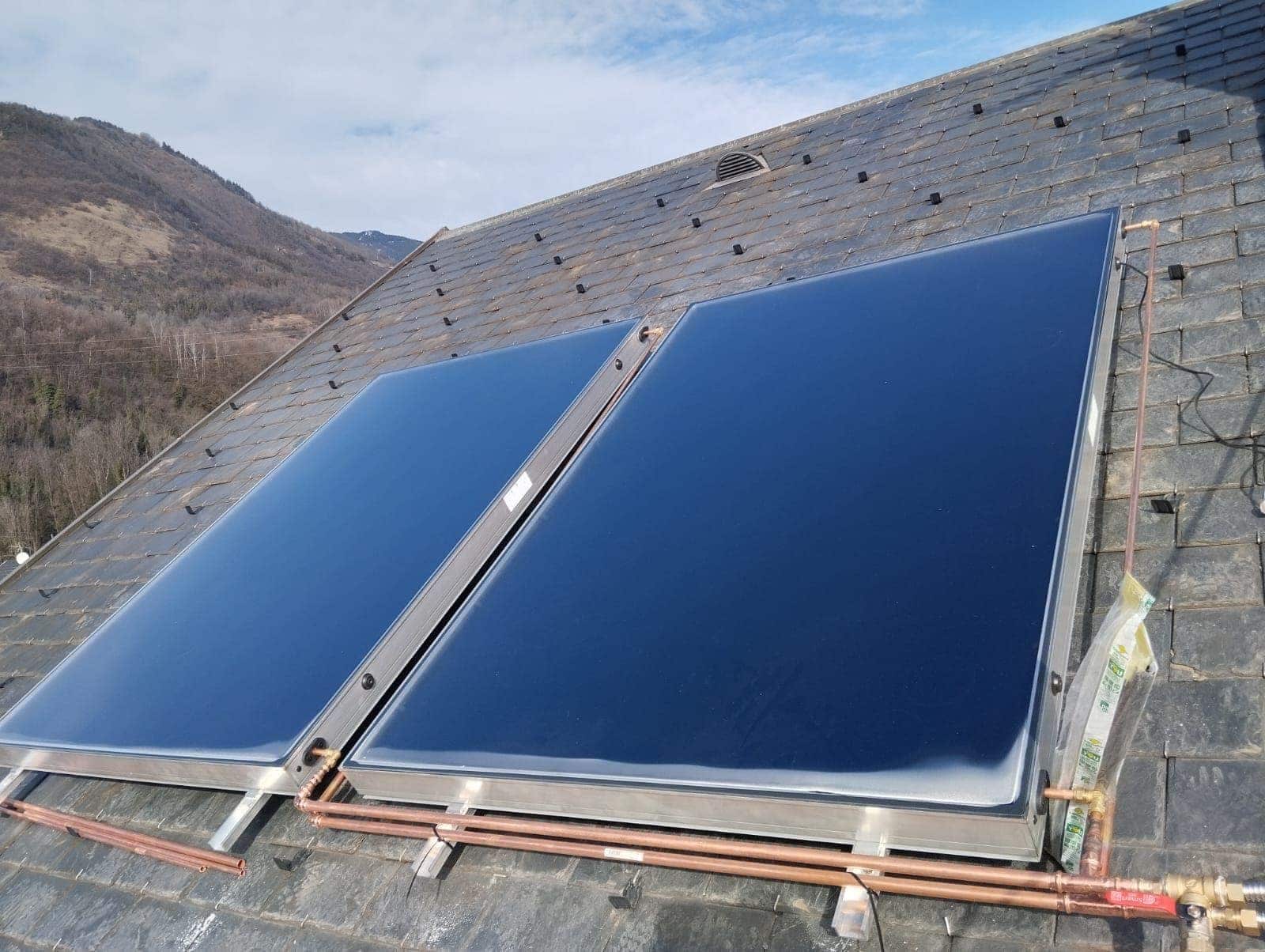 Capteurs solaires d'un chauffe-eau solaire individuel installé par FPC Habitat